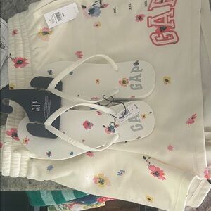 GAP Cream Floral Women's Shorts